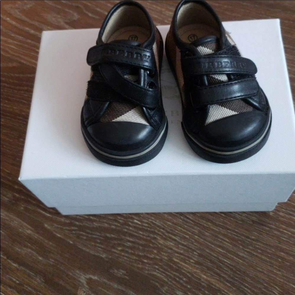 burberry shoes size 17
